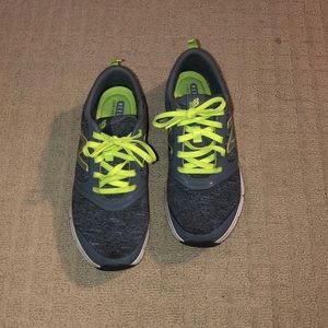 NEW BALANCE RUNNING SHOES